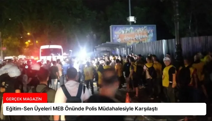 Eğitim-Sen Üyeleri MEB Önünde Polis Müdahalesiyle Karşılaştı