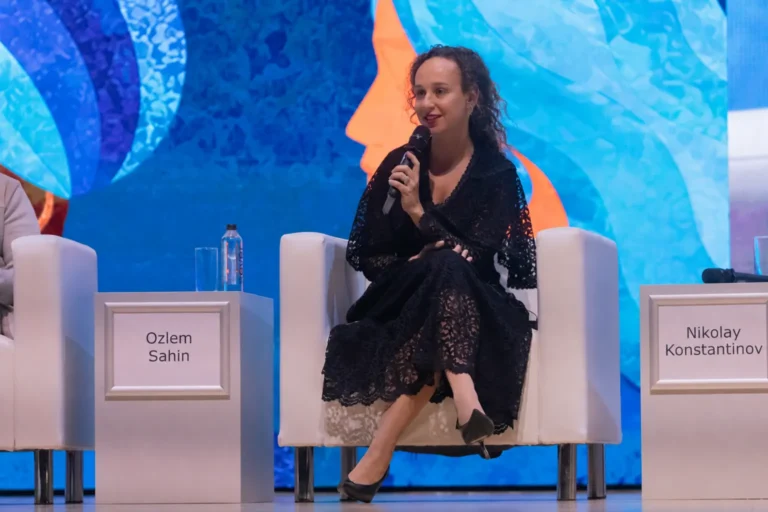 Küresel Moda Endüstrisinde Yeni Güç Merkezleri: Özlem Şahin, BRICS+ Moda Zirvesi’nde Türkiye’yi Temsil Etti